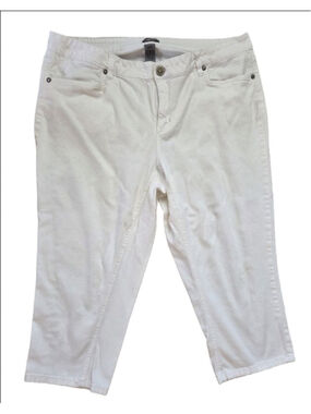 Women's New Directions Weekend White Capris 20W